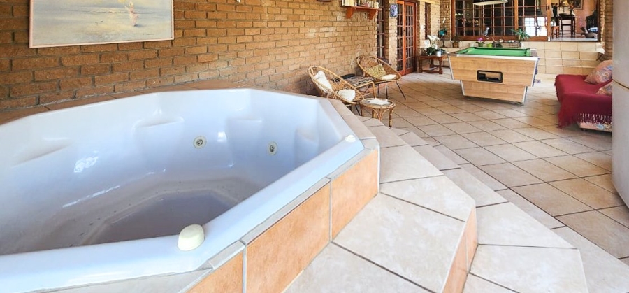 4 Bedroom Property for Sale in Hartbeesfontein North West